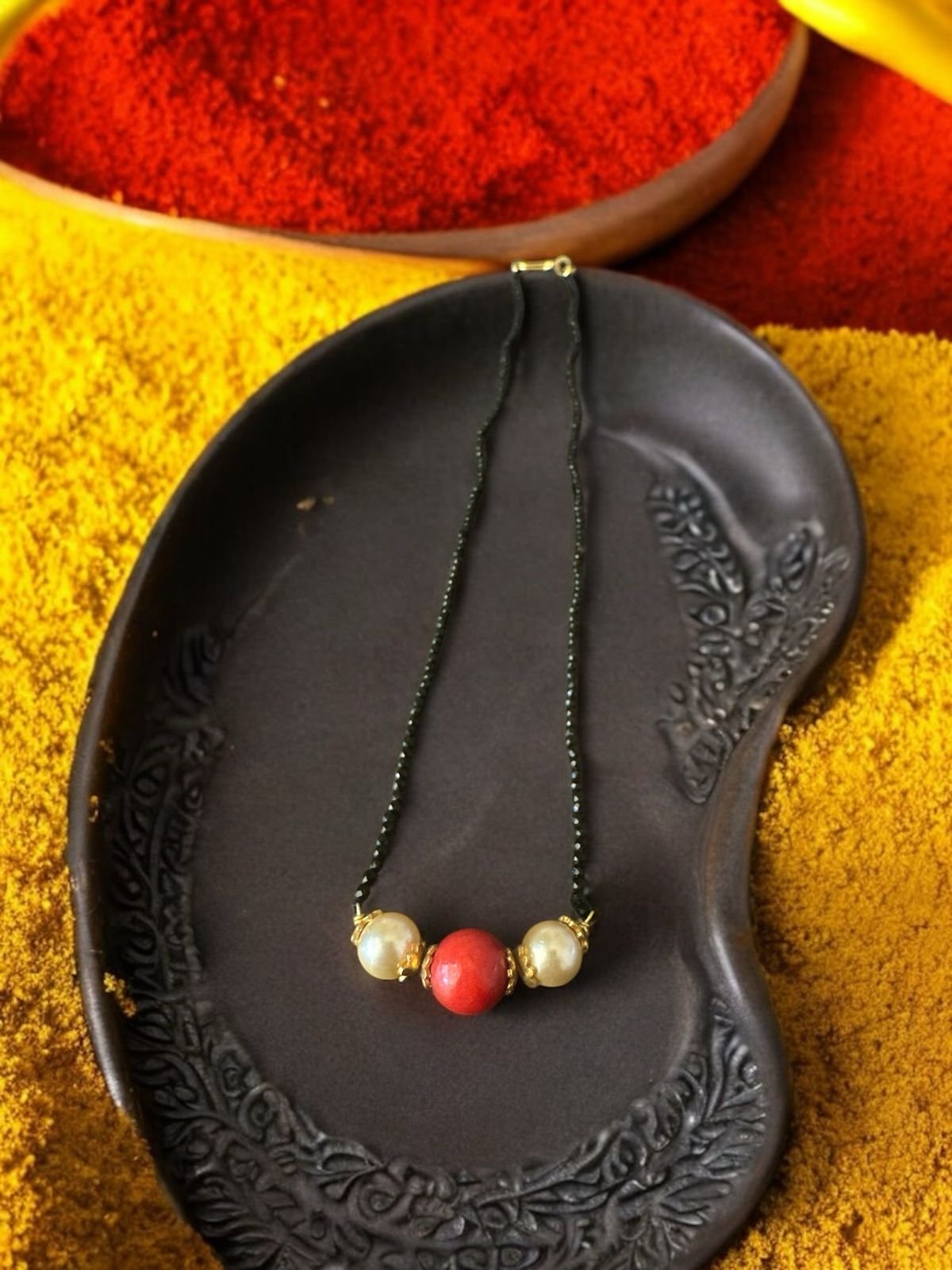 Black  beeds  chain  single  line  Swarovski  pearls  and  coral