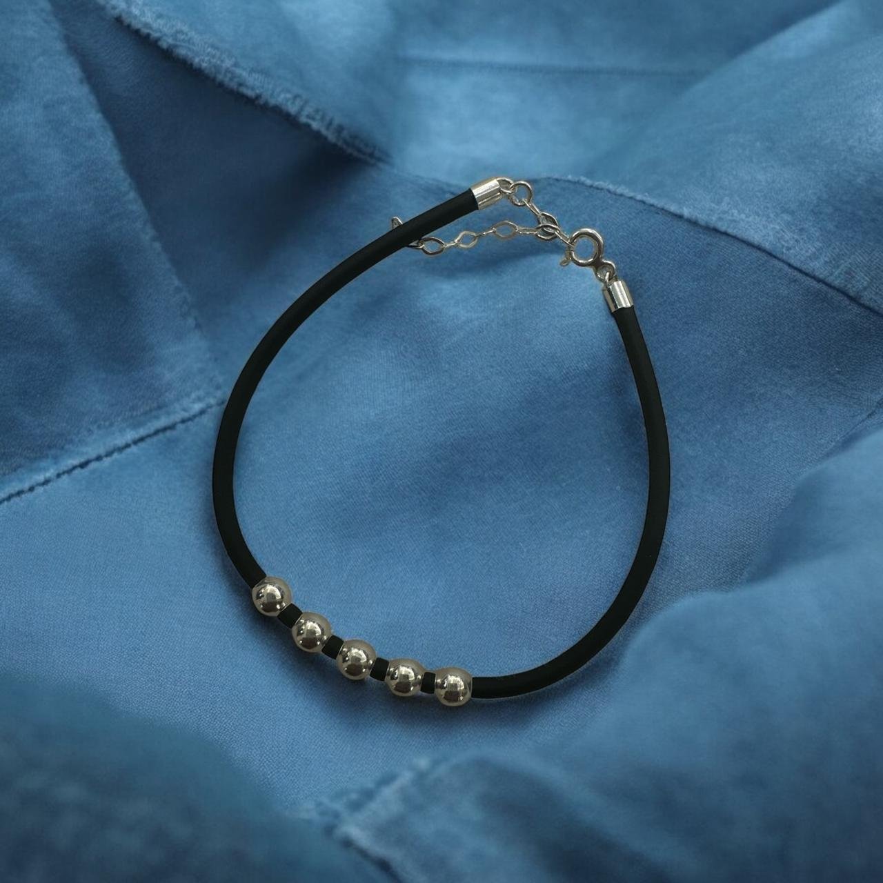 Black  elastic chain model with silver balls bracelet