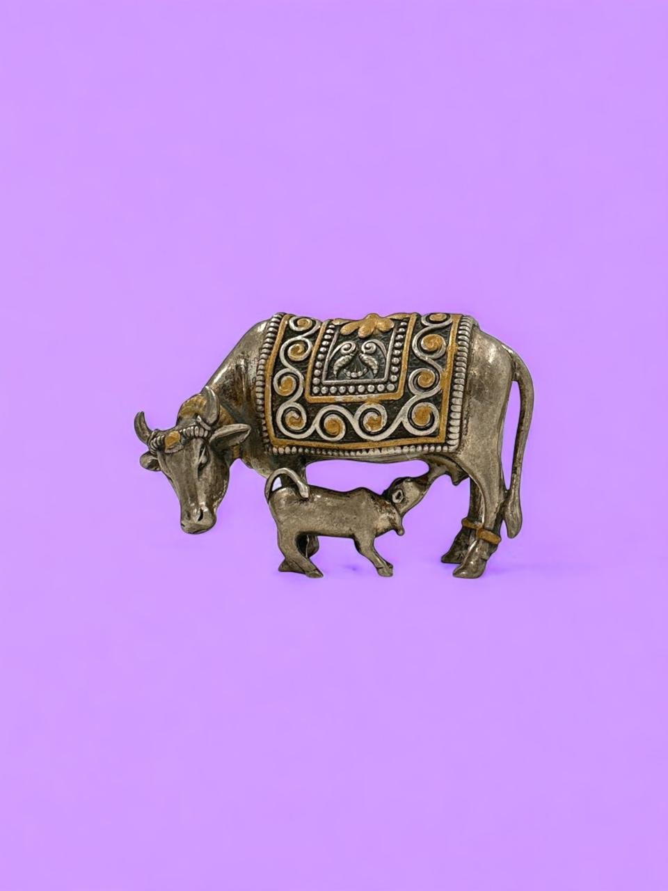 Cow Model Idol – Antique & Gold Polish
