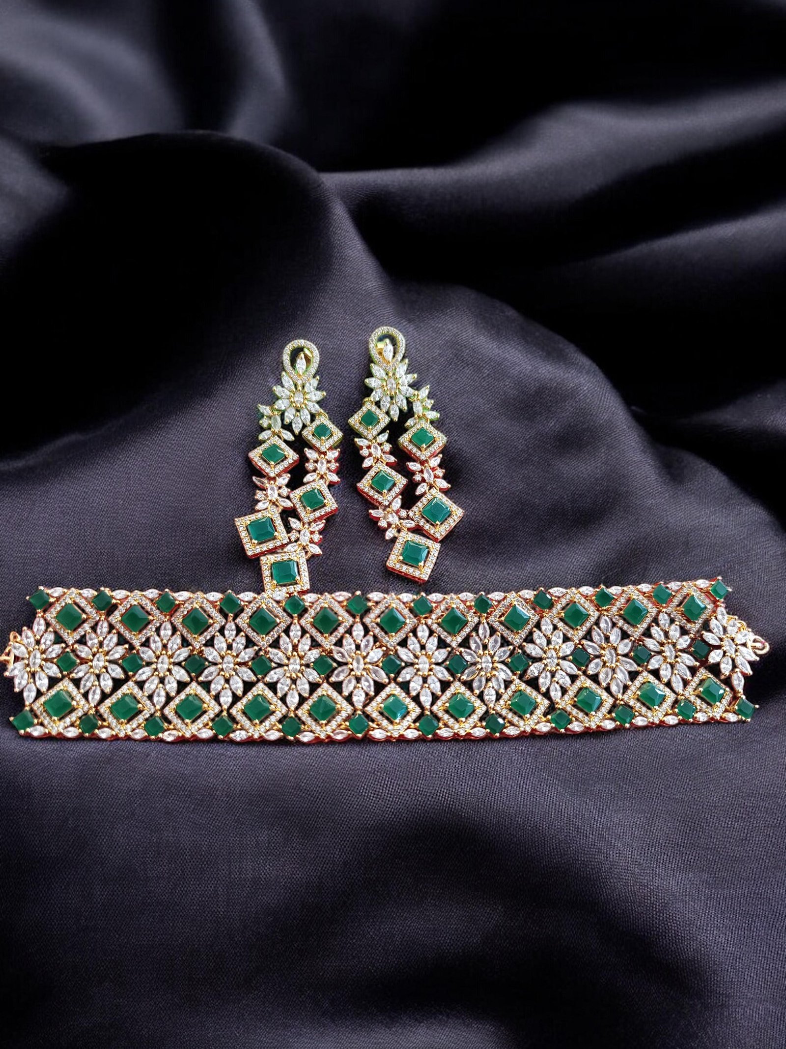Cz with green emerald stone chocker