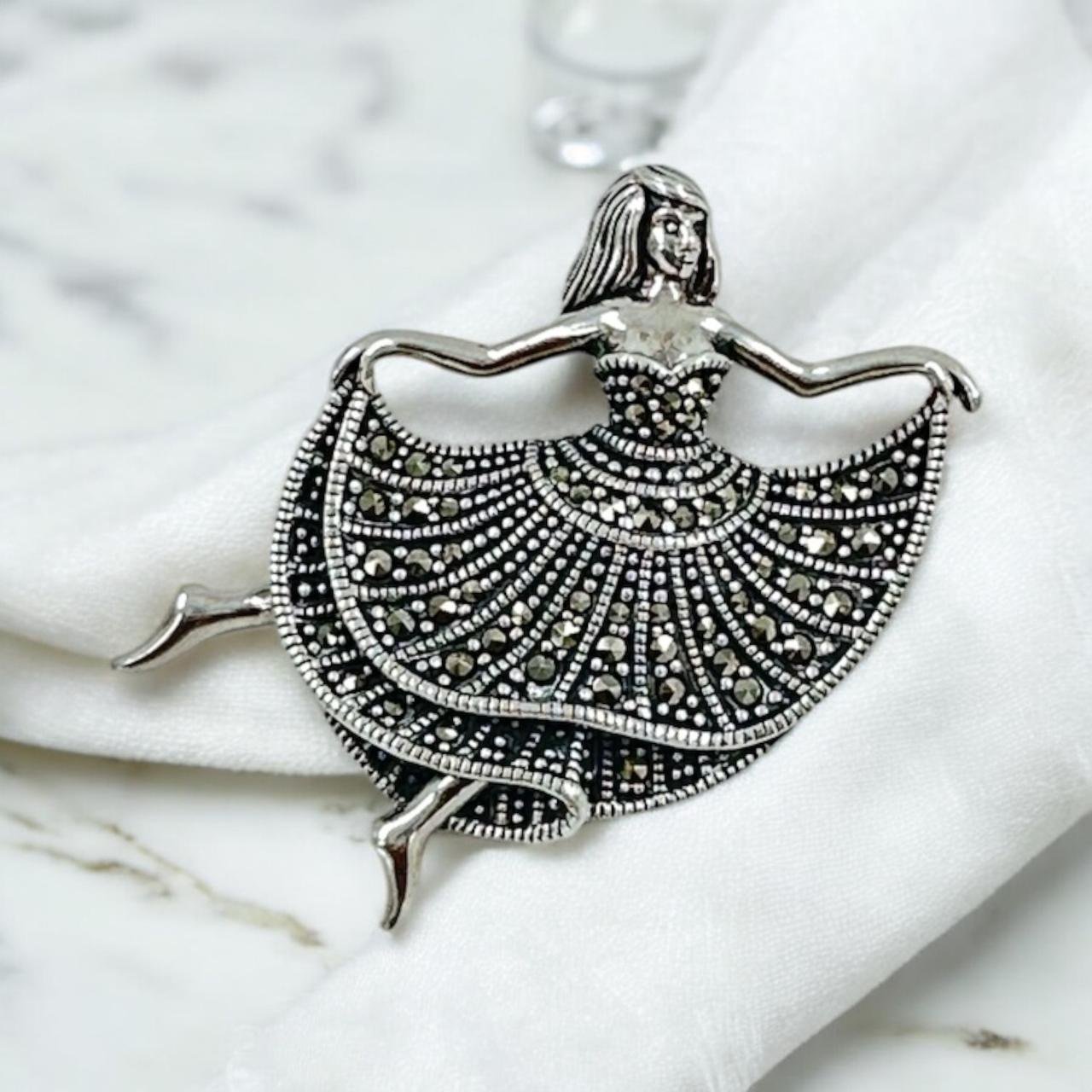 Dancing Doll Motif Saree Pin