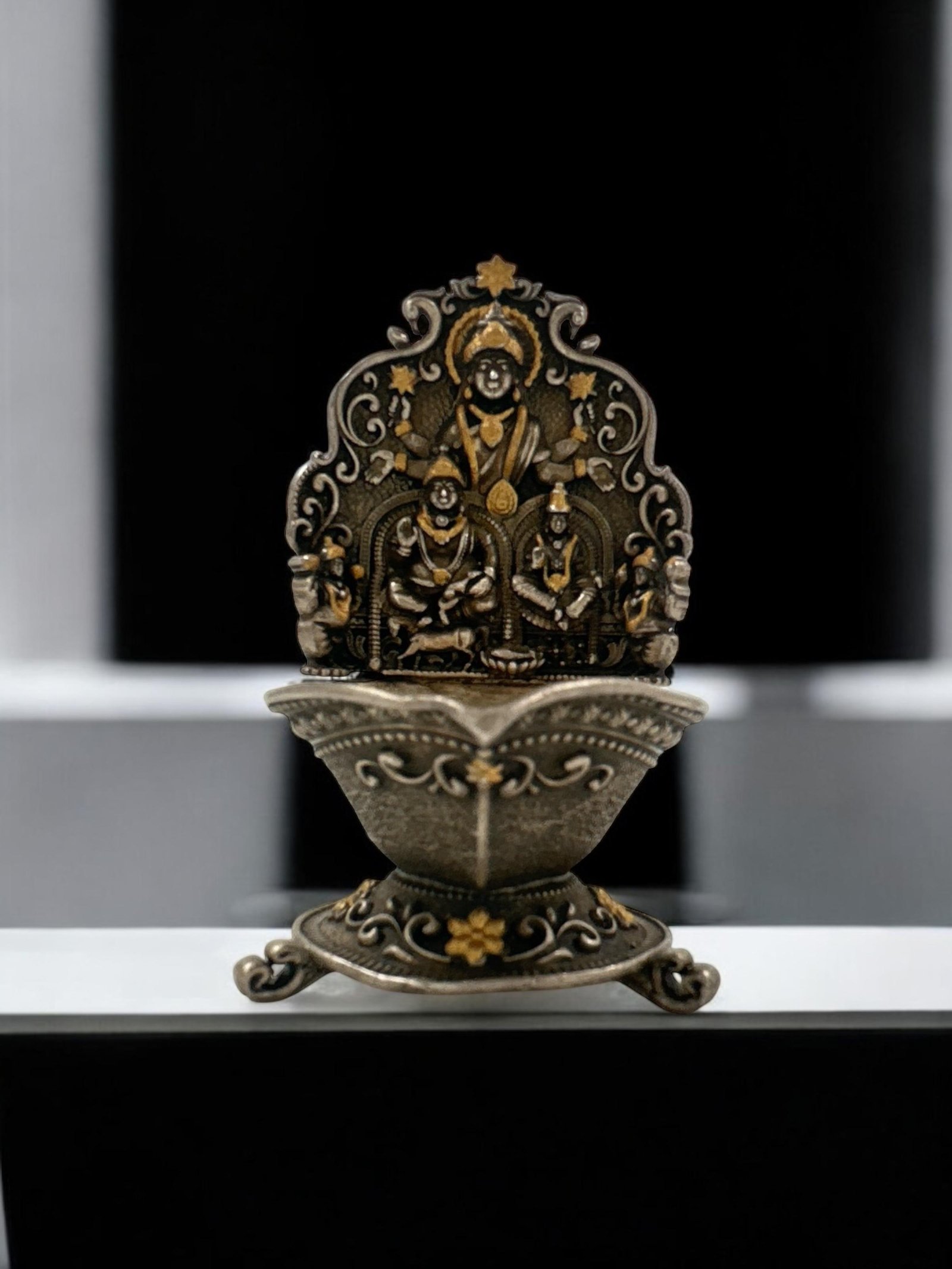 Deepam kundulu with antique Finishing