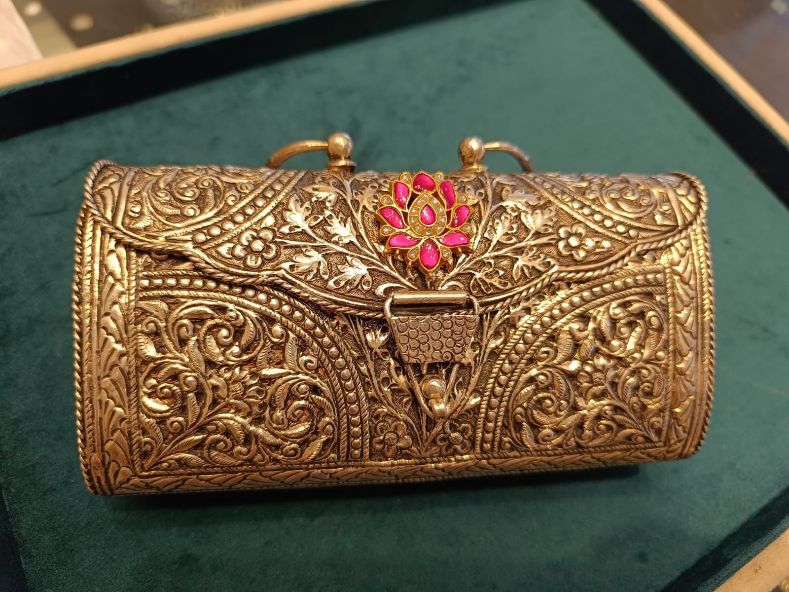 Flower Design Whalet – Antique & Silver Polish with CZ & Ruby Stones