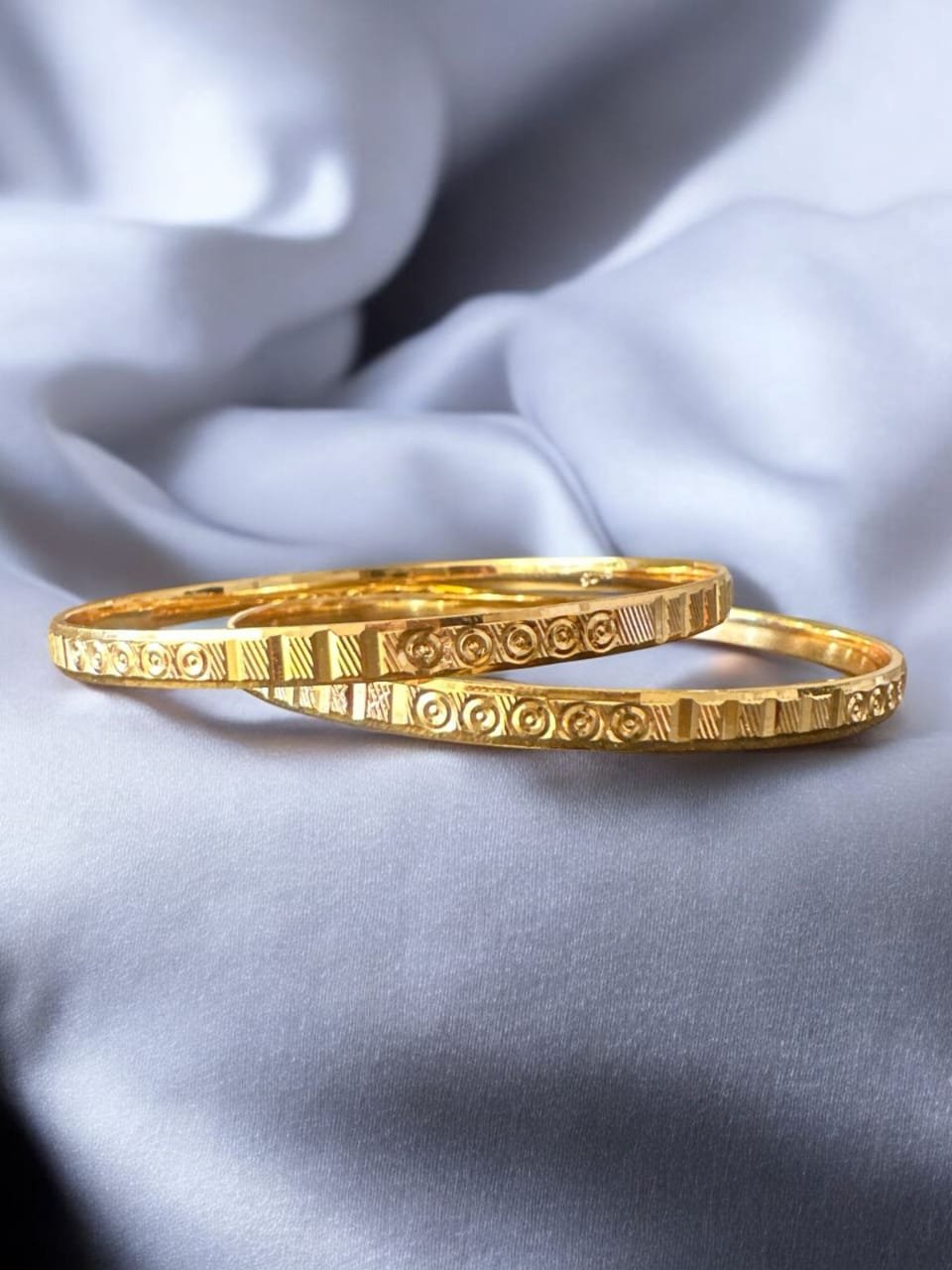 Gold polish plain  bangle