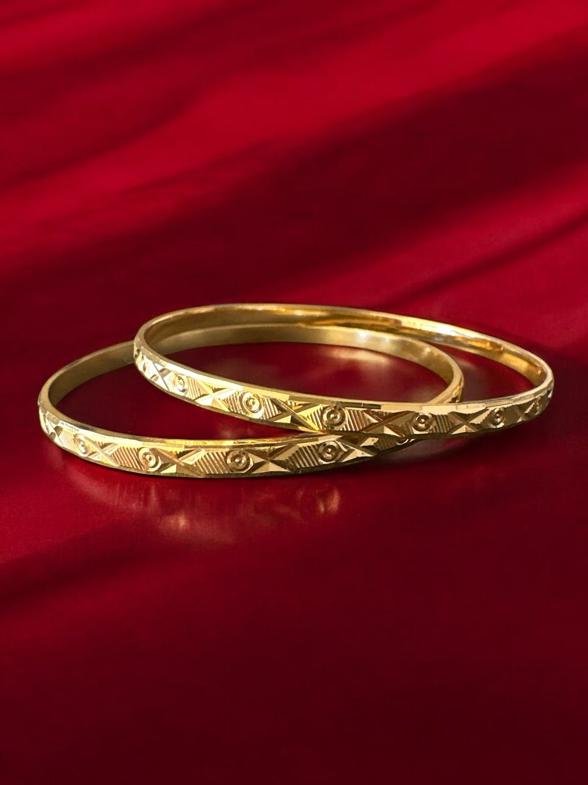 Gold polish plain bangles