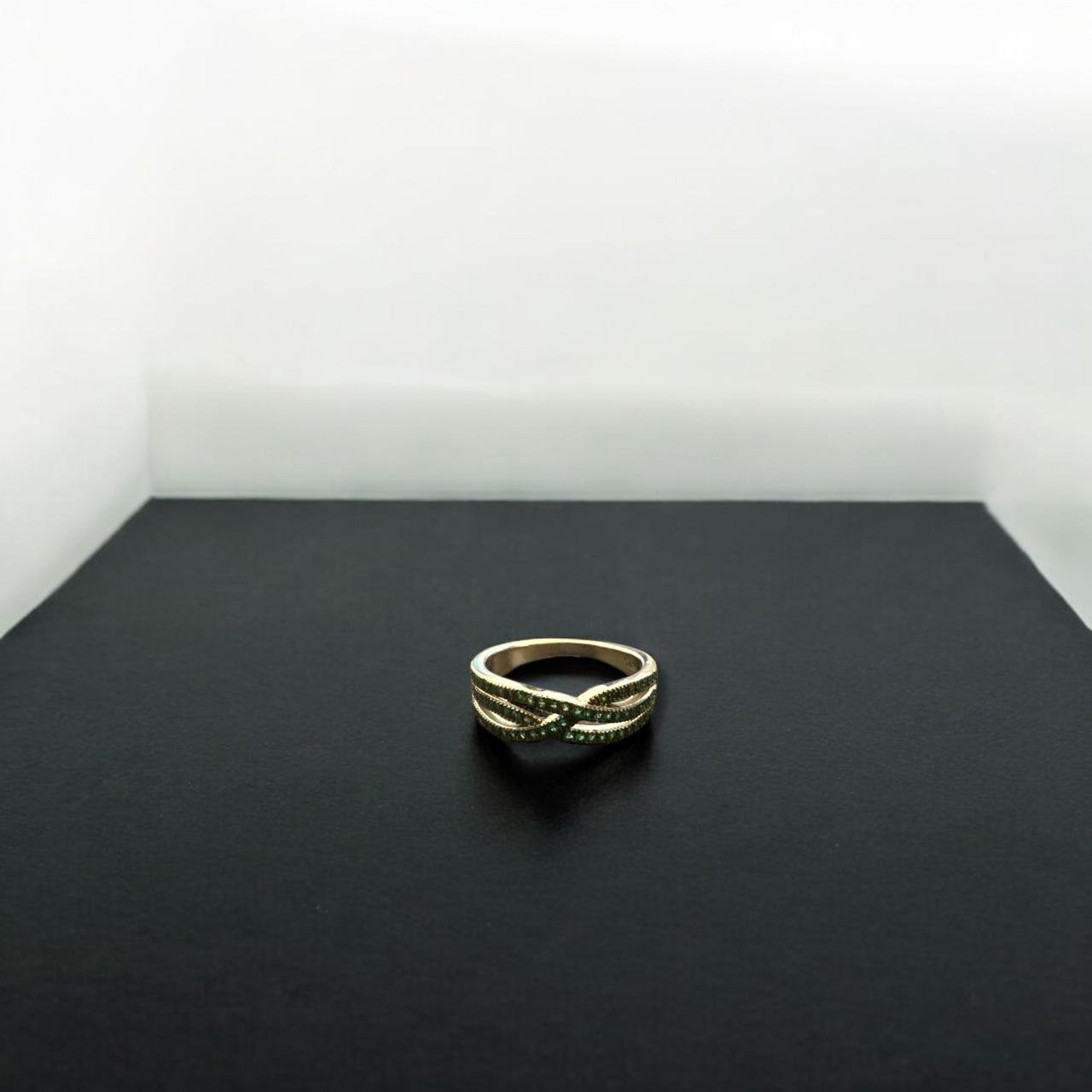 Green Stone Ladies Finger Ring