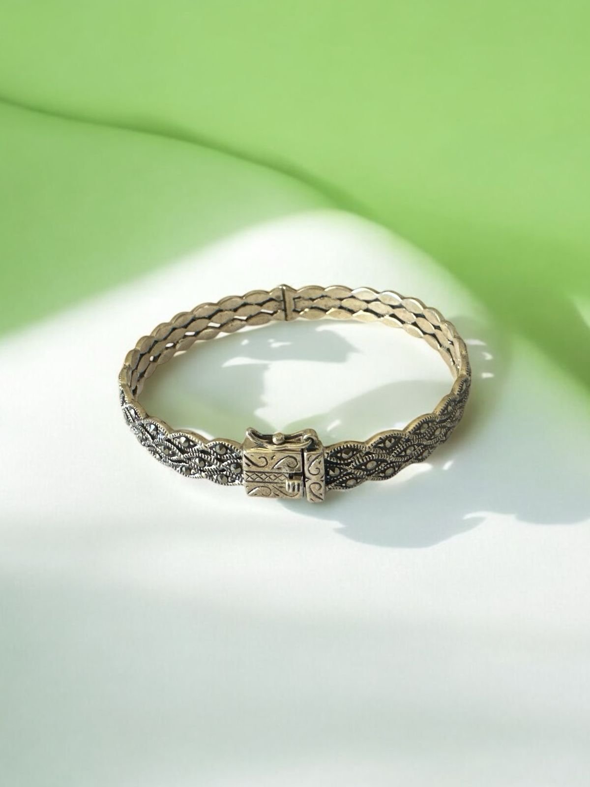 Marker stone with silver polish bracelet