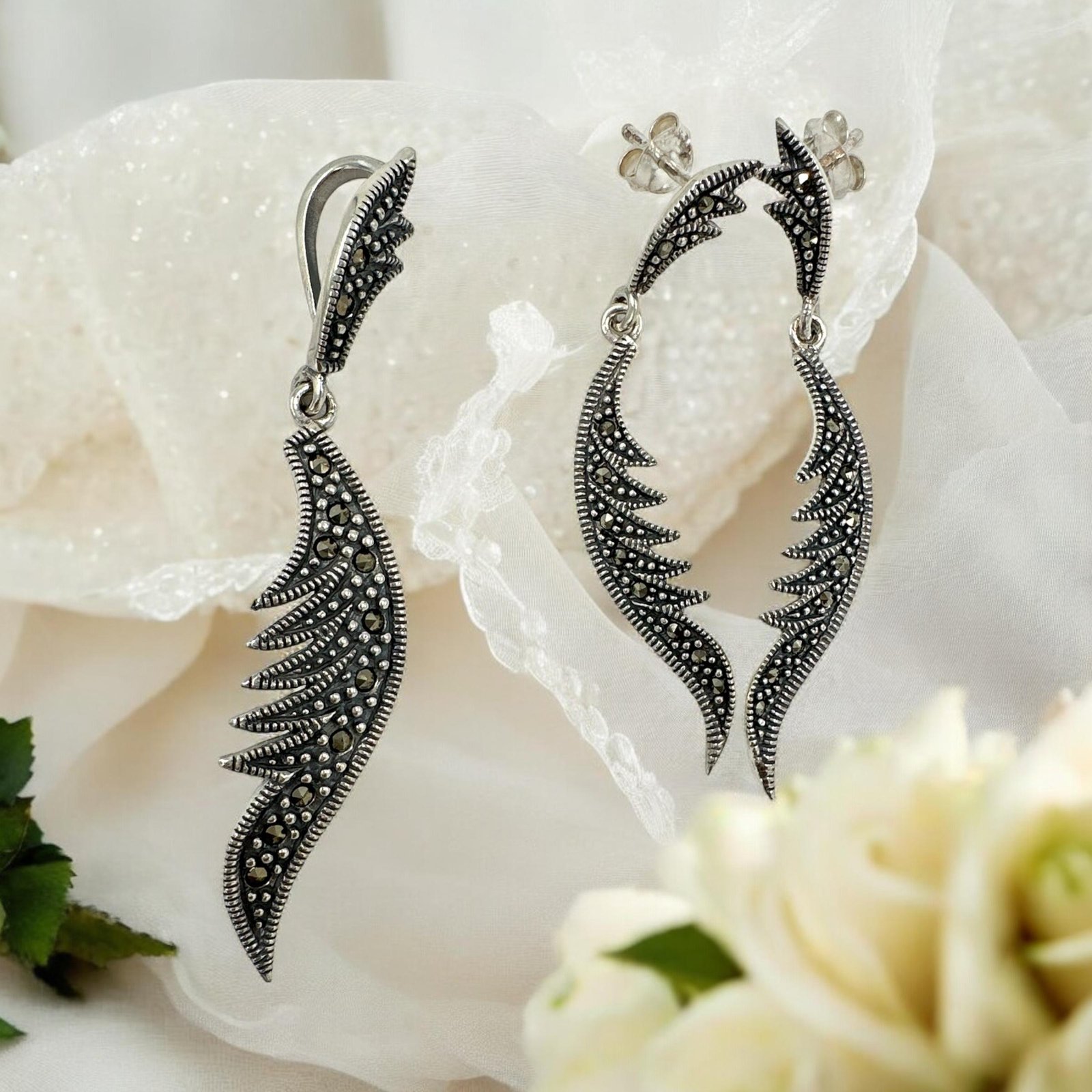 Marker stones and leef modal with silver polish pendent set