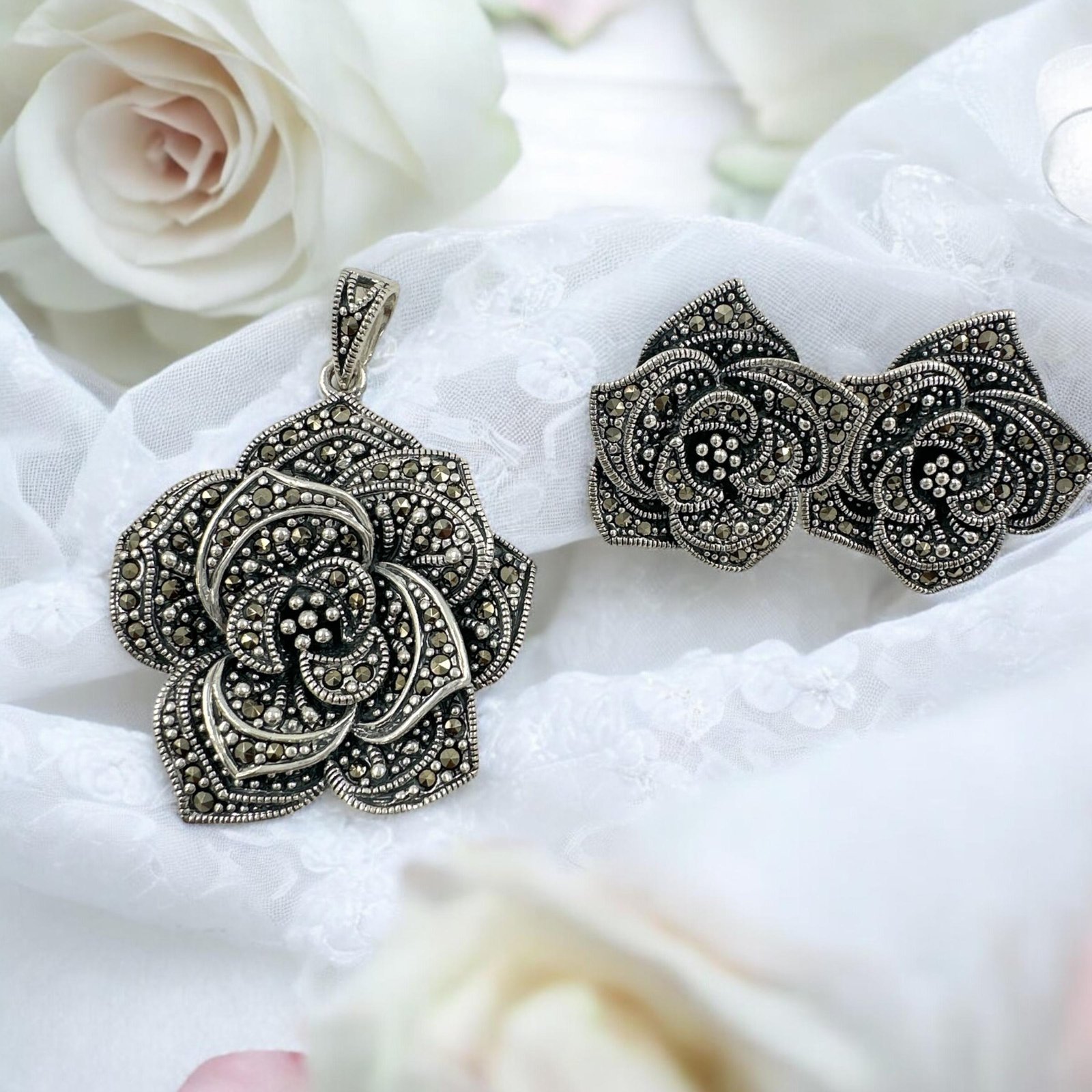 Marker stones roses flower disigen with  silver polish pendent set