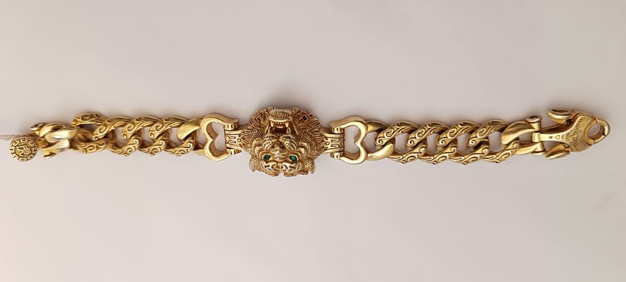 Men's bracelet with gold polish