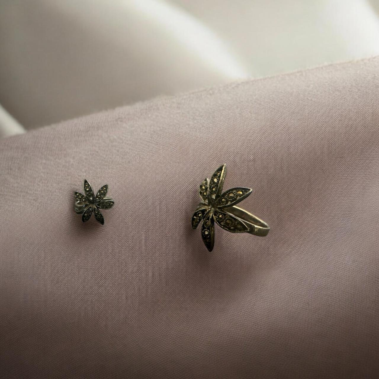 Oxidized Flower Design Marker Stones Ladies Ring