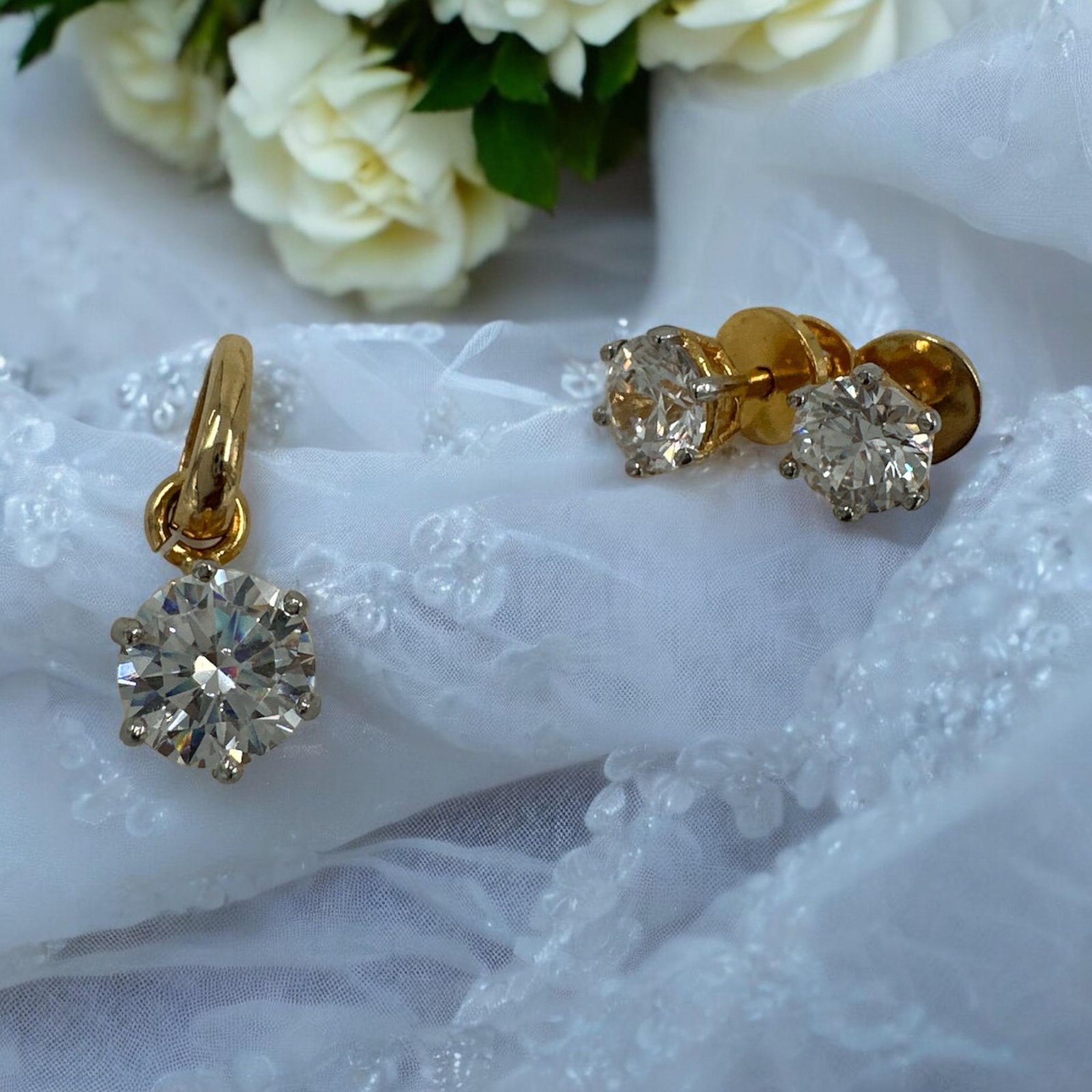 Premium cz stones with gold polish pendent set