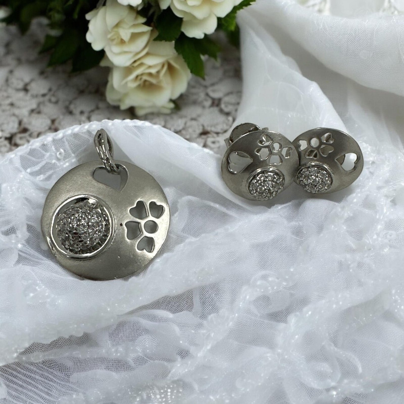 Premium cz stones with silver polish pendent set