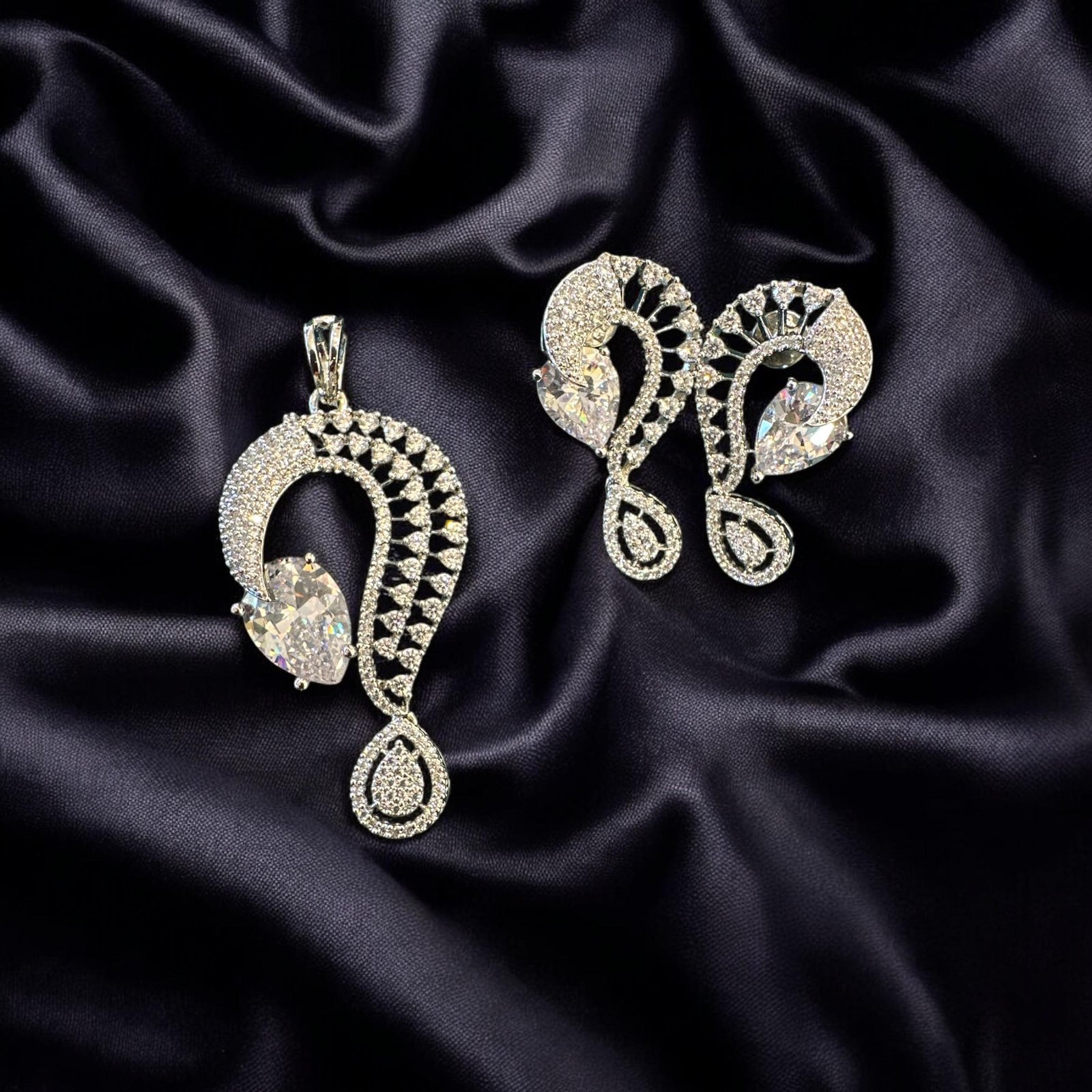 Premium cz stones with silver polish pendent set