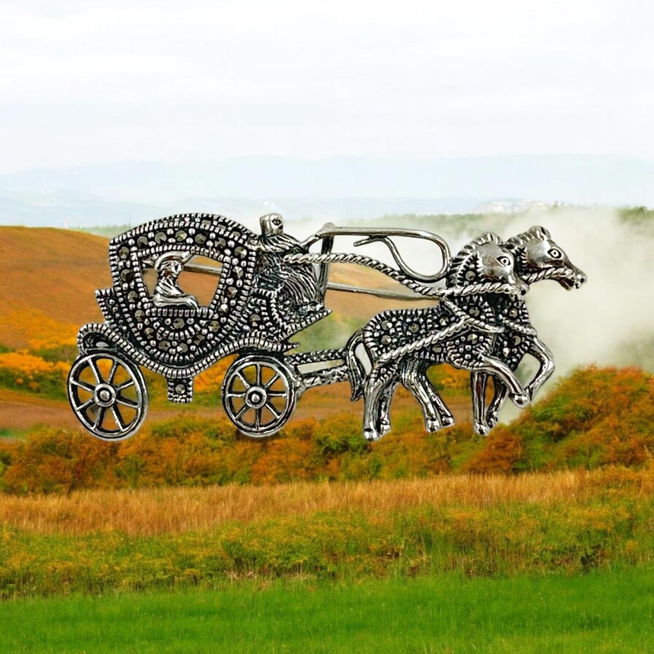 Royal Chariot Motif Saree Pin