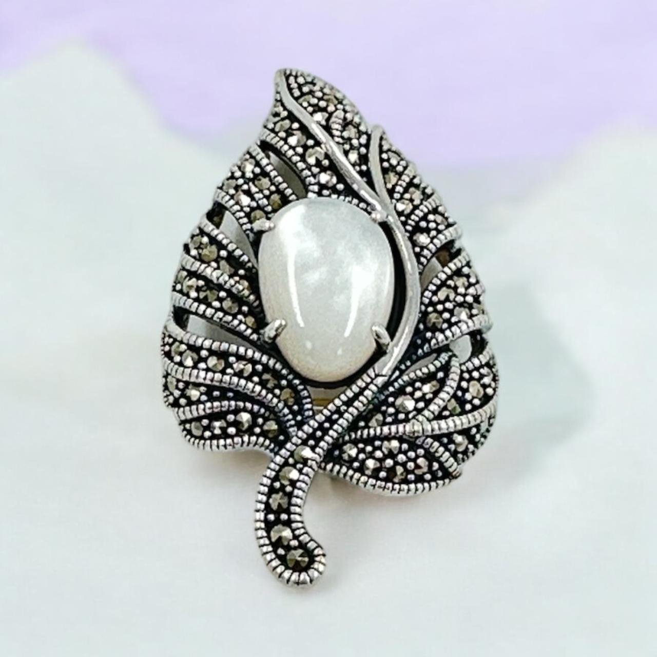 Royal White Stone Saree Pin