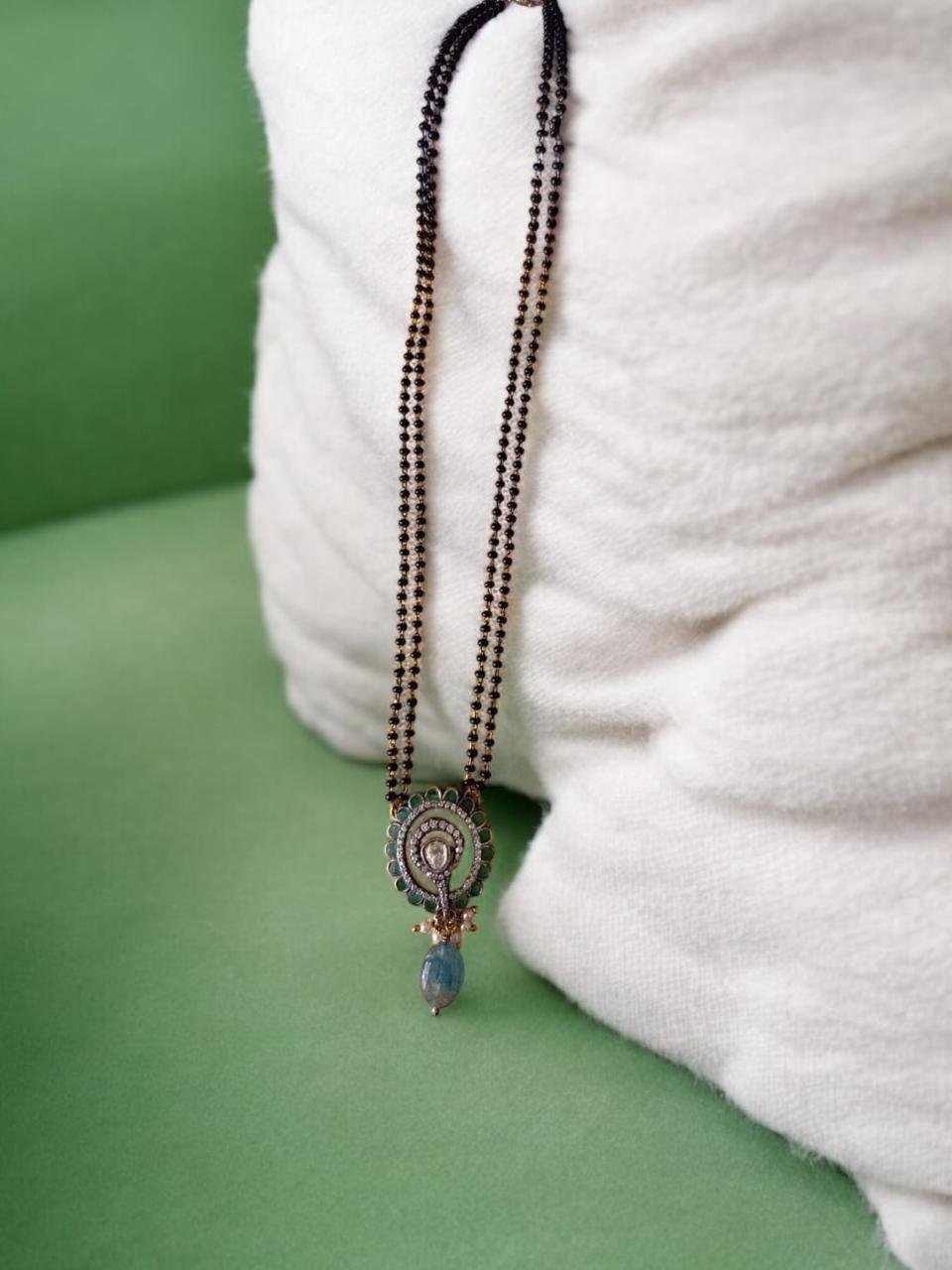 Victoria  pendent with black beads chain 2 lines with  Victoria polish