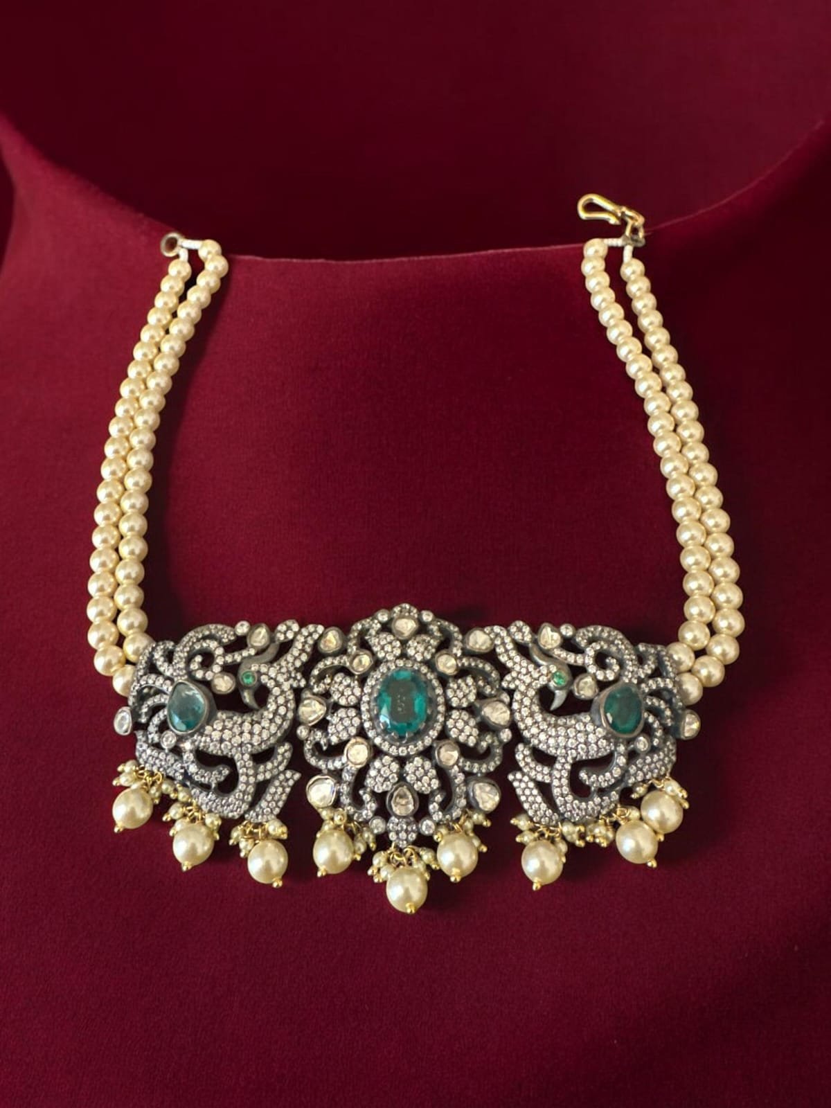 Victoria polish and Swarovski Pearls chain choker