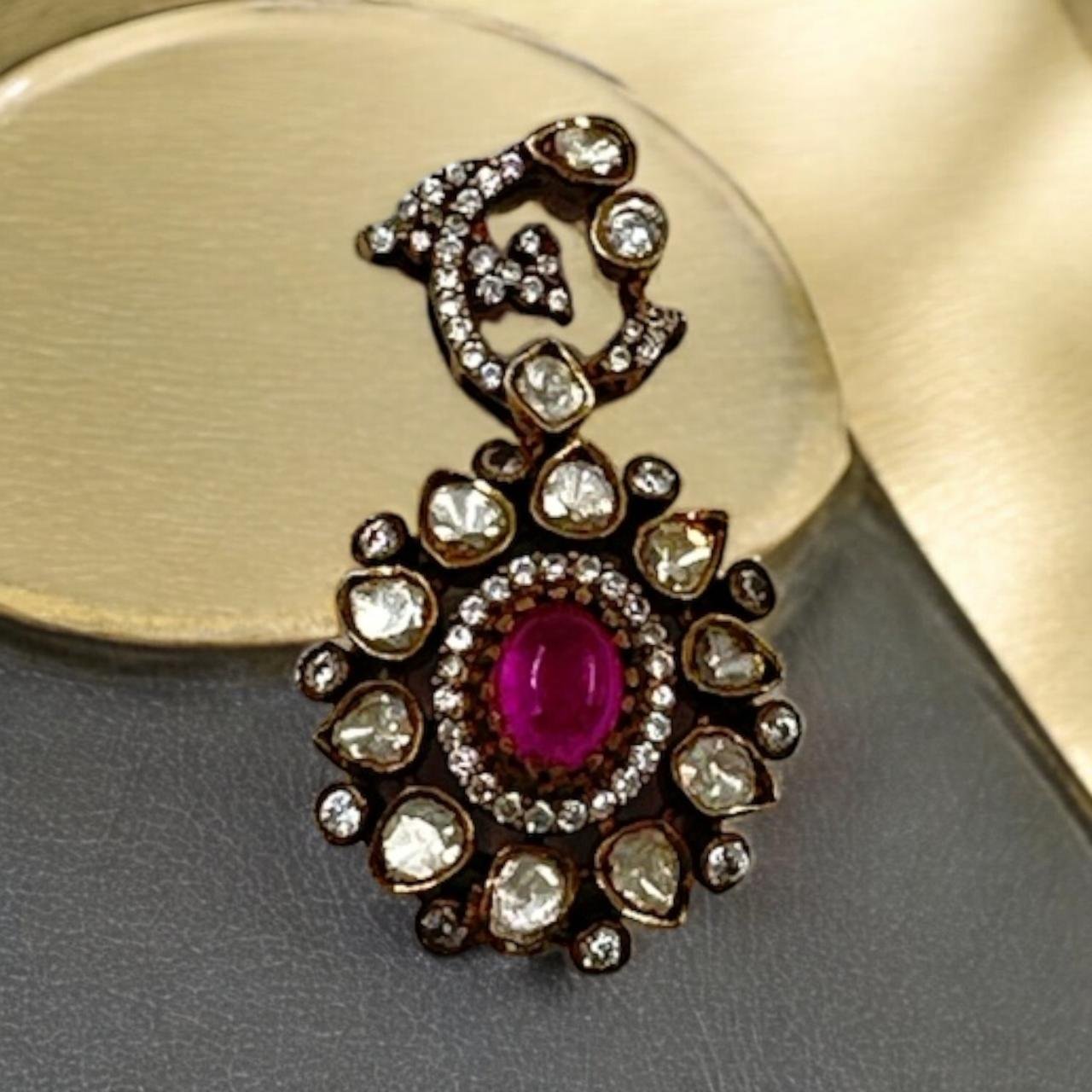 Victoria Polish Pendant